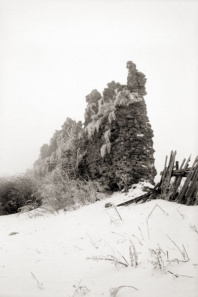 Крево. Стены старого замка. Фото: Владимир Сутягин, 1999 год
